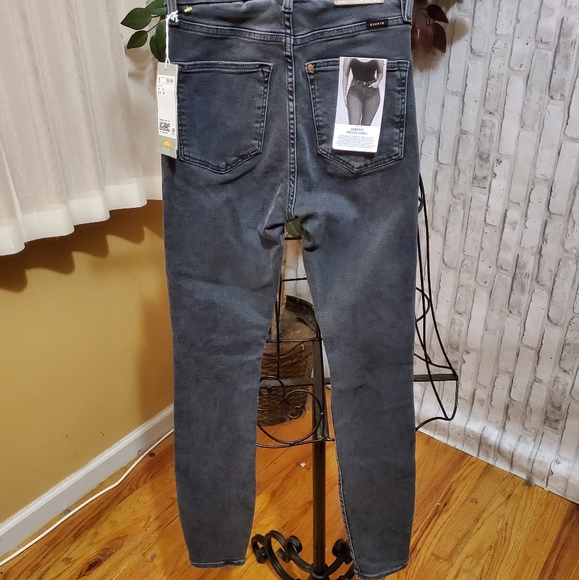 H&M Embrace High Ankle Black Skinny Jeans - Picture 6 of 11